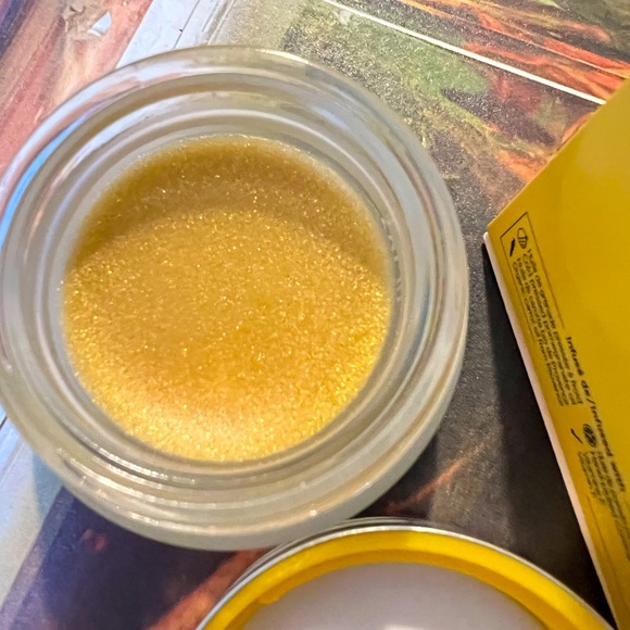 L’OCCITANE Brilliant Mandarin Shimmery Multi-Balm 8g for lips & Cheeks NIB - Picture 2 of 8